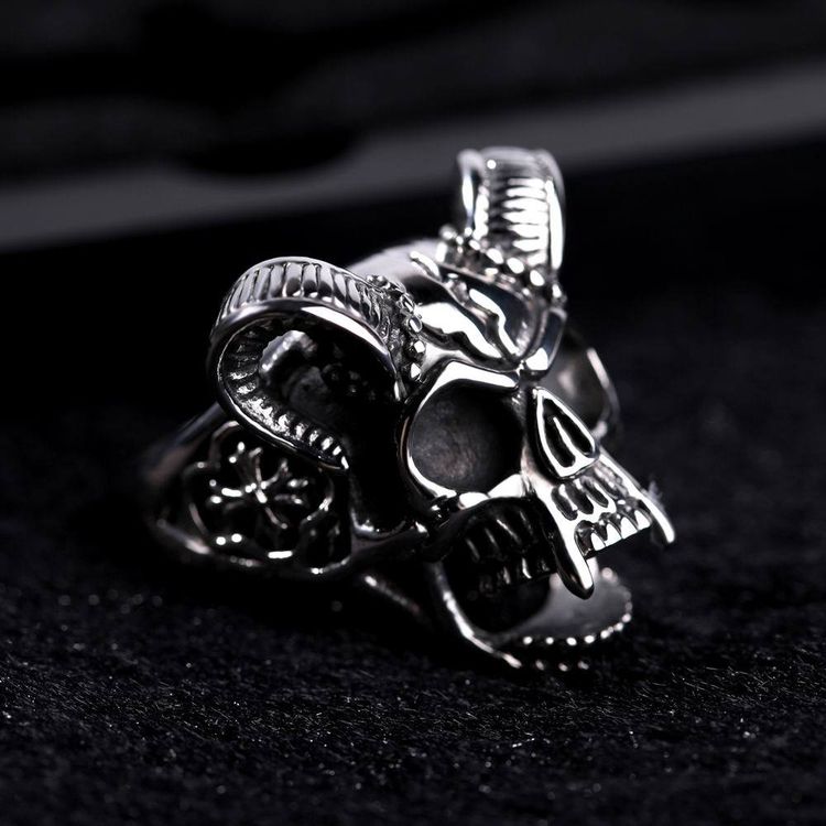 Retro Hip Hop Ram's Horn Titanium Bully Skull Men's Rings | EaseWholesale 3 Retro Hip Hop Ram's Horn Titanium Bully Skull Men's Rings | EaseWholesale 3