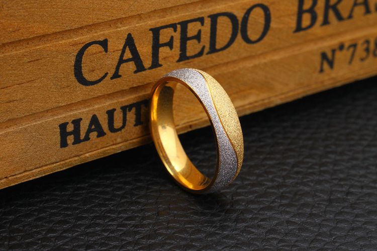 Hot wholesale fashion creative ring hand jewelry stainless steel between gold couple ring | EaseWholesale 3