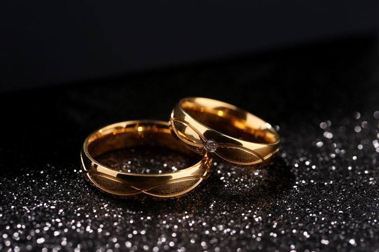 Korean version of the fashion trend couple ring 18K gold with zirconia creative stainless steel couple ring  | EaseWholesale 2