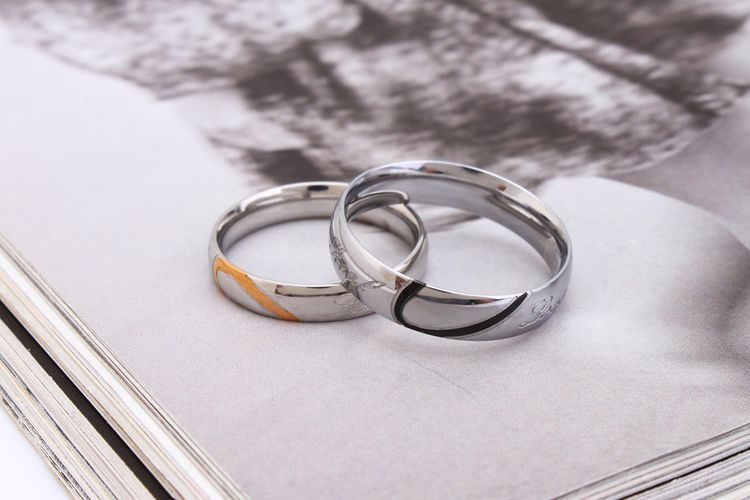 Titanium Stainless Steel Black Gold Wholesale Love Heart Couple Rings Fashion Creative | EaseWholesale 1