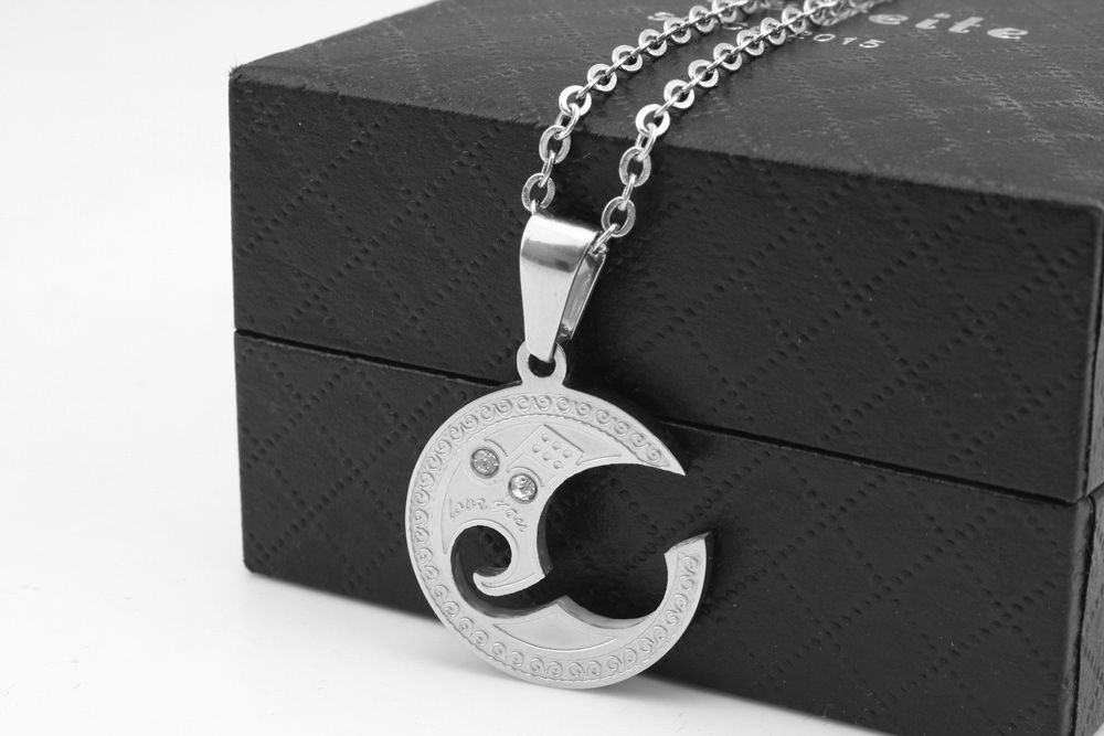 Wholesale Creative Music Symbol Titanium Couple Pendant Necklace | EaseWholesale 3 Wholesale Creative Music Symbol Titanium Couple Pendant Necklace | EaseWholesale 3