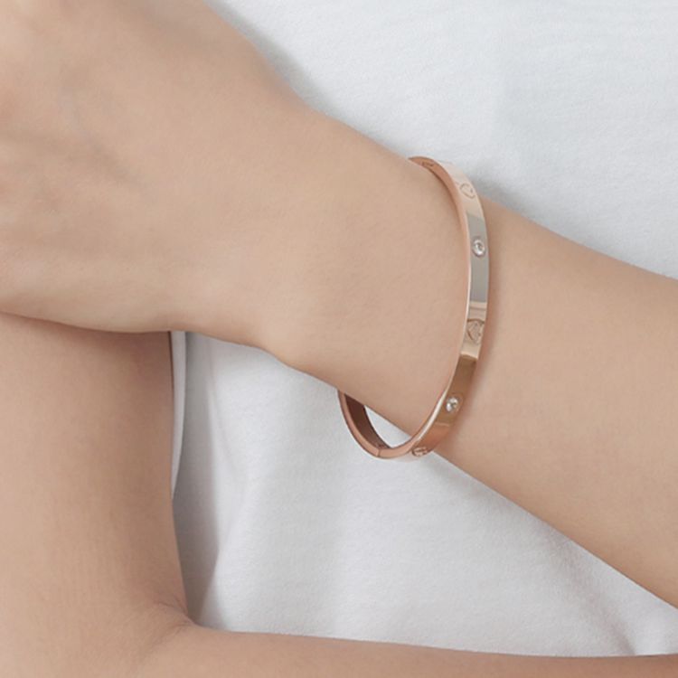 Love-shaped Titanium Steel Zircon Bracelet For Ladies | EaseWholesale 4 Love-shaped Titanium Steel Zircon Bracelet For Ladies | EaseWholesale 4